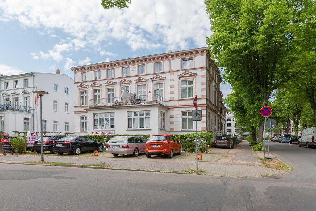 ホテル Haus Troja ロストック エクステリア 写真